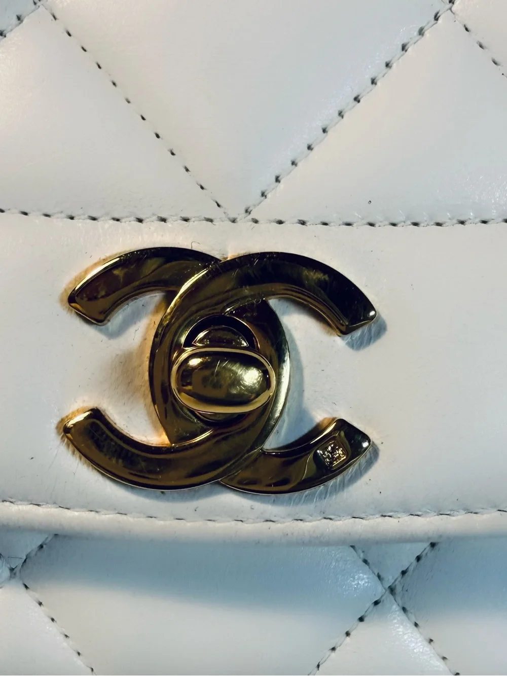Chanel Vintage White Quilted Jumbo Diana Bag